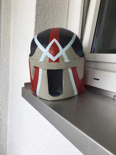 Helm hinte.jpg