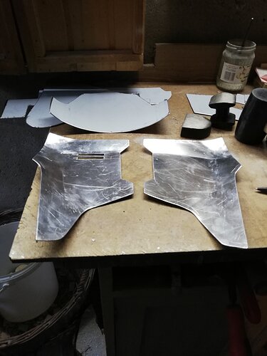 chest von hinten unten.jpg